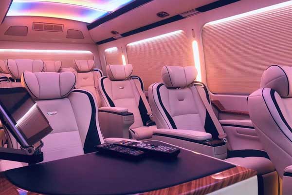 北京租考斯特中巴車19座多少錢？