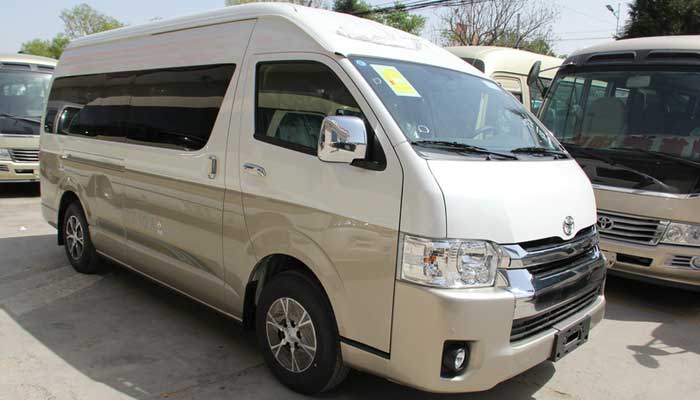 北京租15座商務(wù)車包車帶司機一天多少錢？