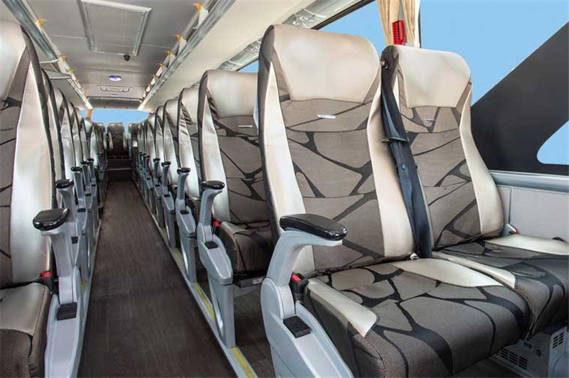 北京租51座豪華型客車帶司機出游多少錢一天?