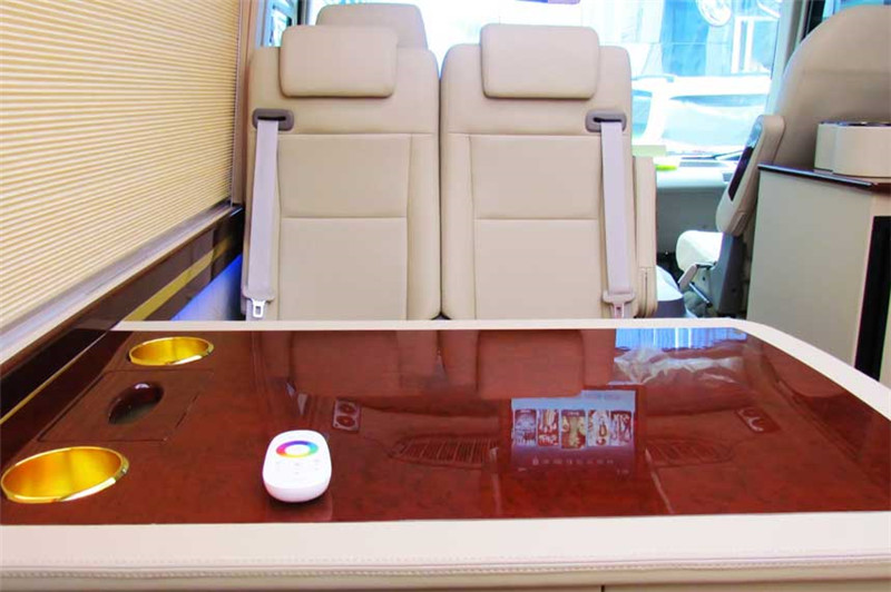 北京出游租15人左右【豪華型】考斯特一天費(fèi)用多少？