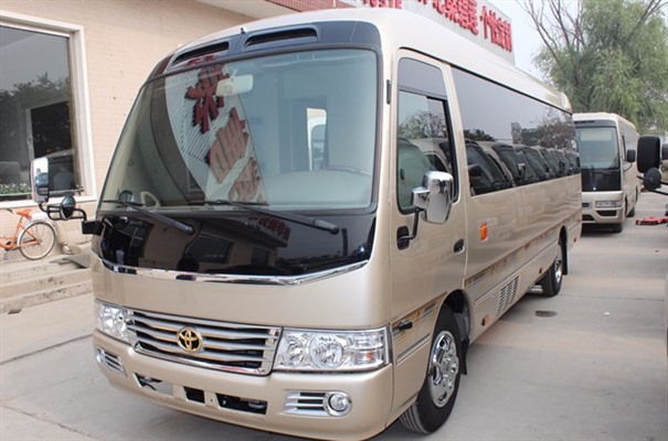 北京19座中巴車出租多少錢一天？1300元左右