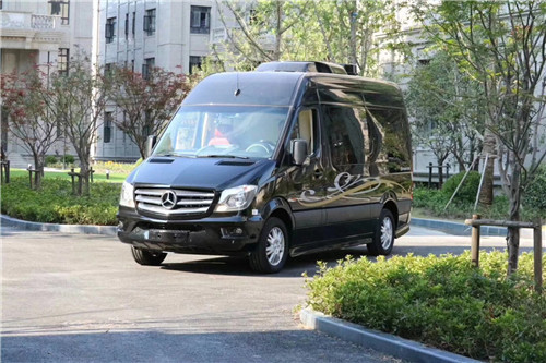 北京去哪去租奔馳斯賓特房車？價格多少錢一天？