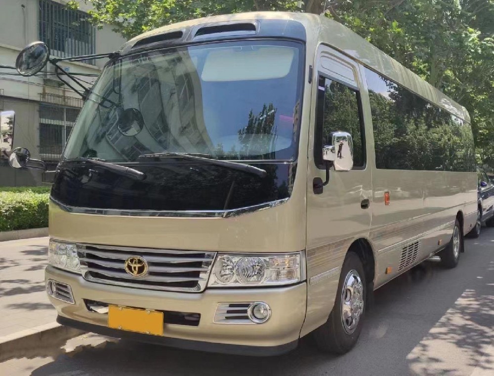 租考斯特15座高級版帶司機接送一天多少錢？